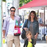 Jessica Alba, Cash Warren and daughter head out for a family meal photos | Picture 79831